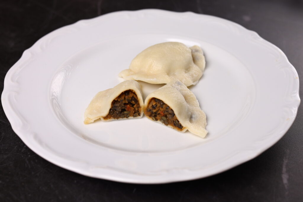 Pierogi z soczewicą, imbirem i kminem